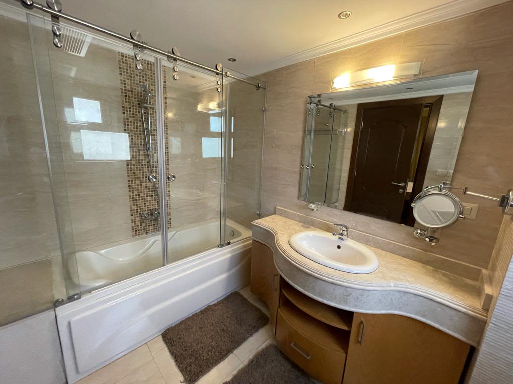 3 bedrooms Apartment With All Furniture In Maadi Sarayat.