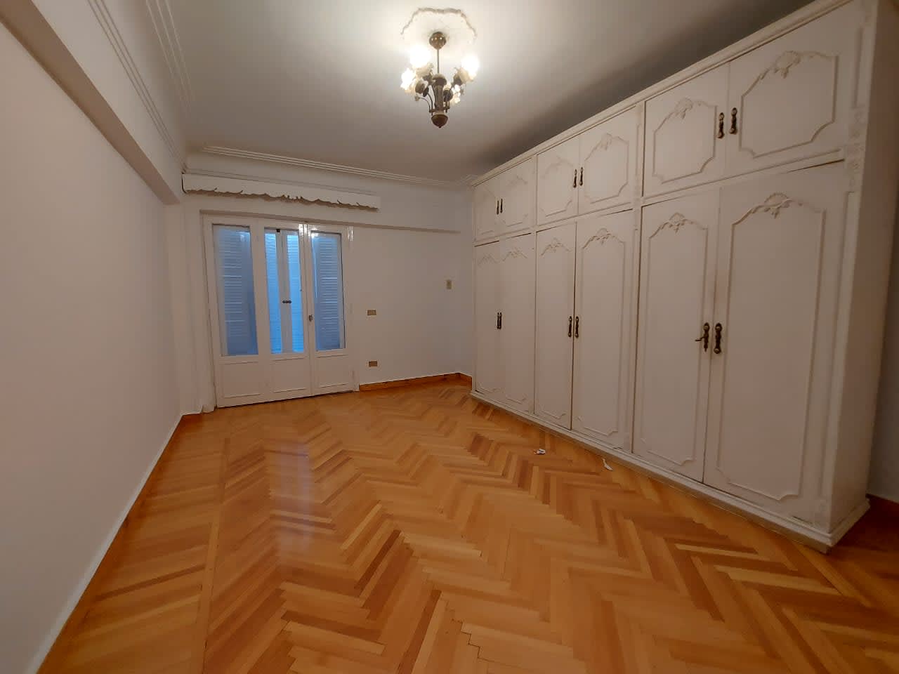 Bright 3BR Apartment in Prime Zamalek Location