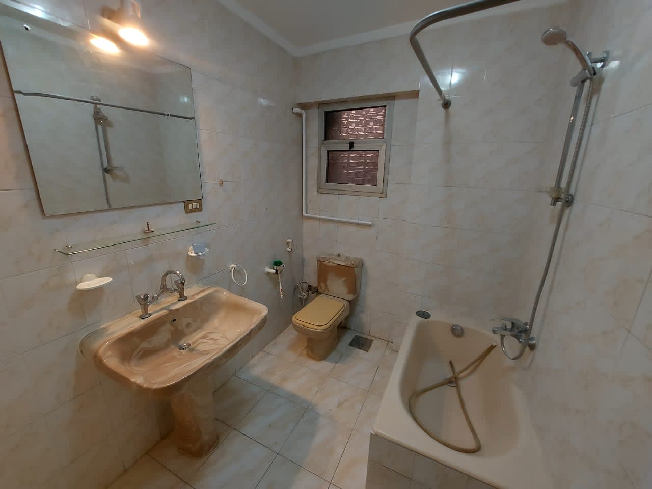 Bright 3BR Apartment in Prime Zamalek Location