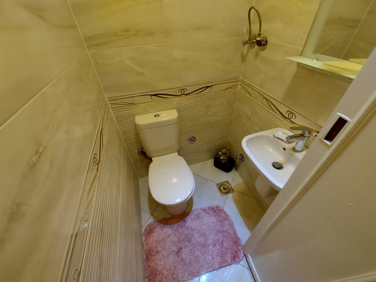 Cozy 1BR Apartment with Balcony View In Zamalek