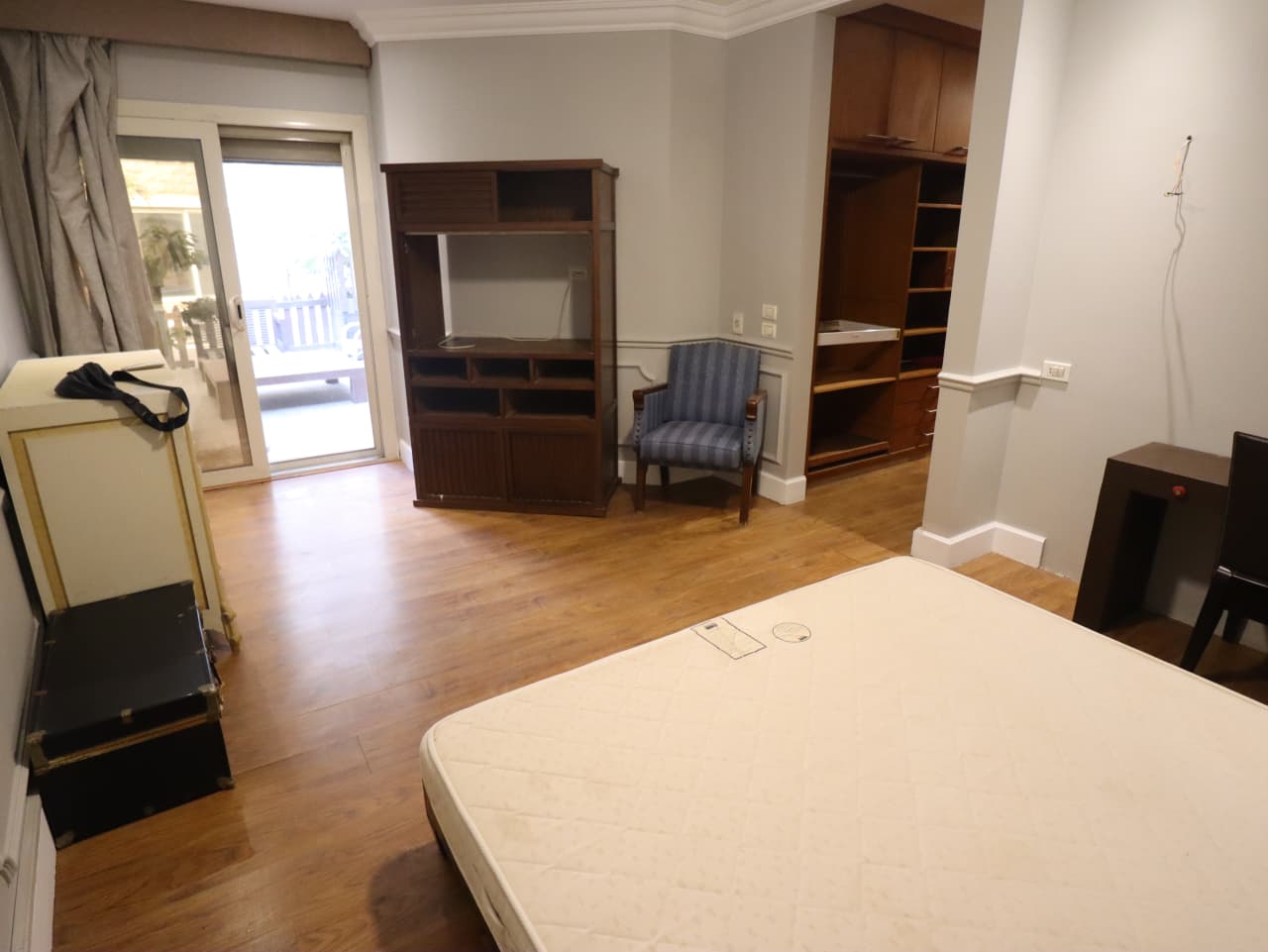 Spacious 3 Bedroom Ground Floor 180 sqm Living