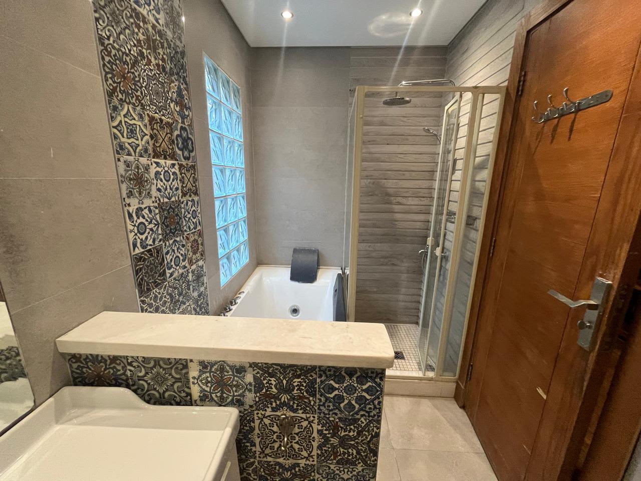 Spacious 3 Bedroom Ground Floor 180 sqm Living