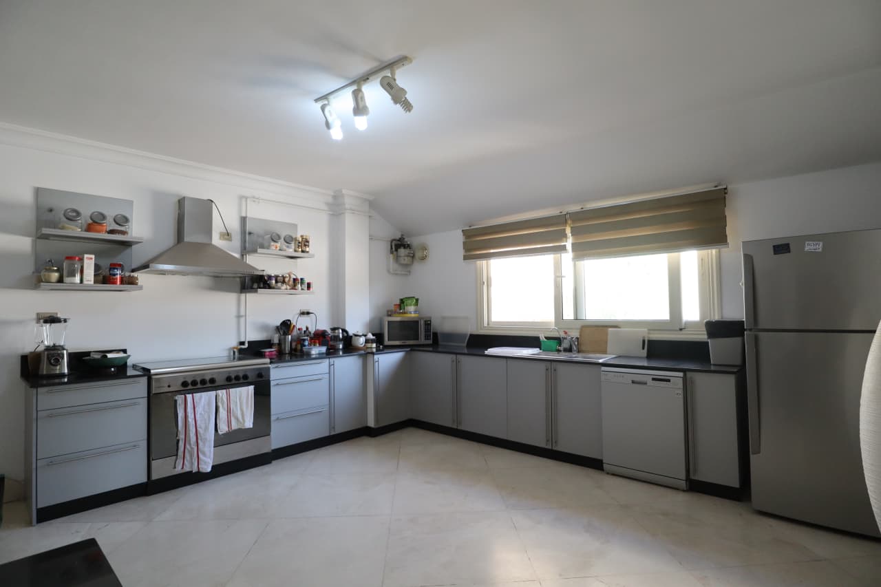 Stunning Penthouse With Prime Views In Maadi Sarayat.