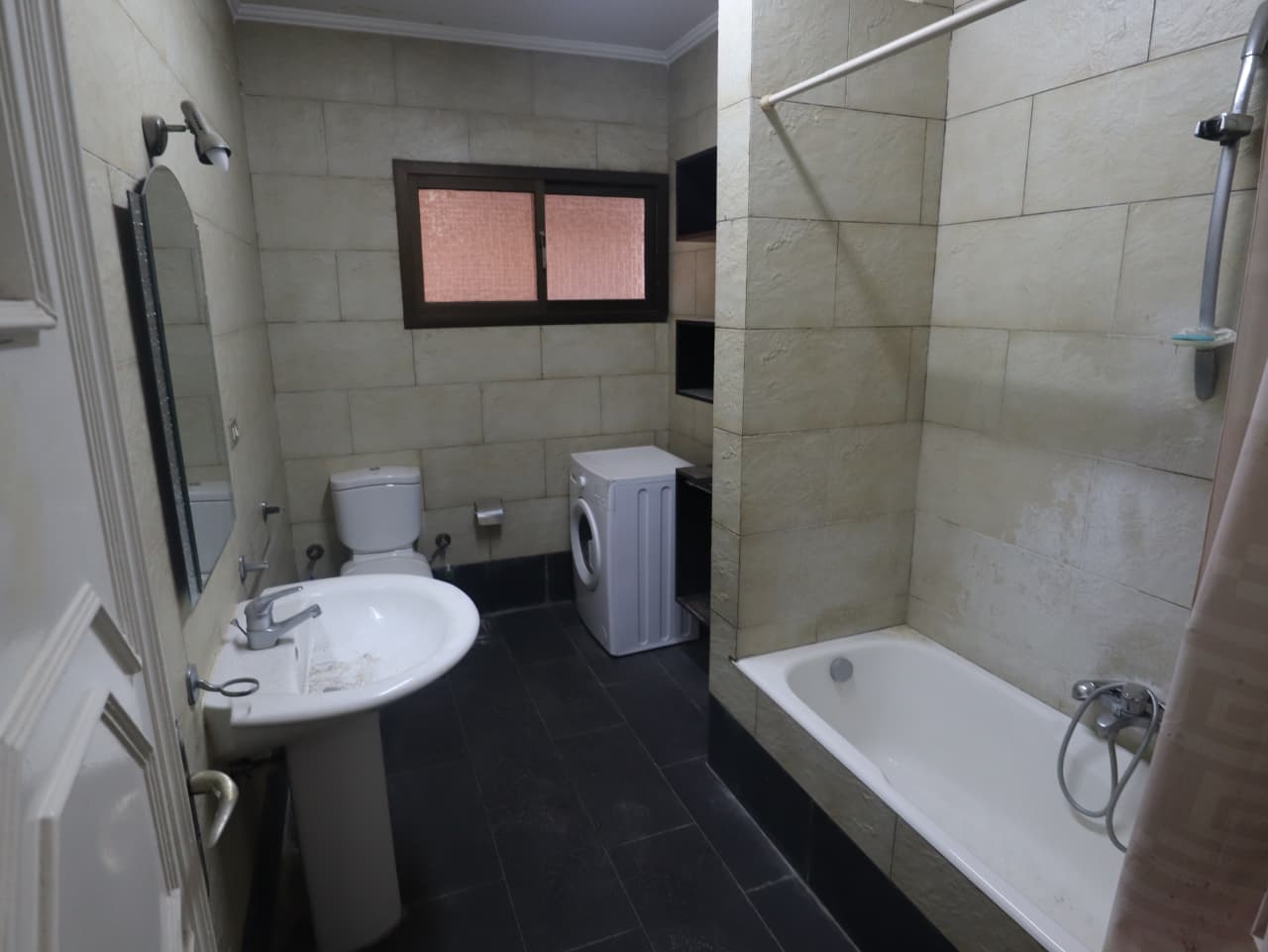 Cozy 3BR Apartment Bright & Spacious Living