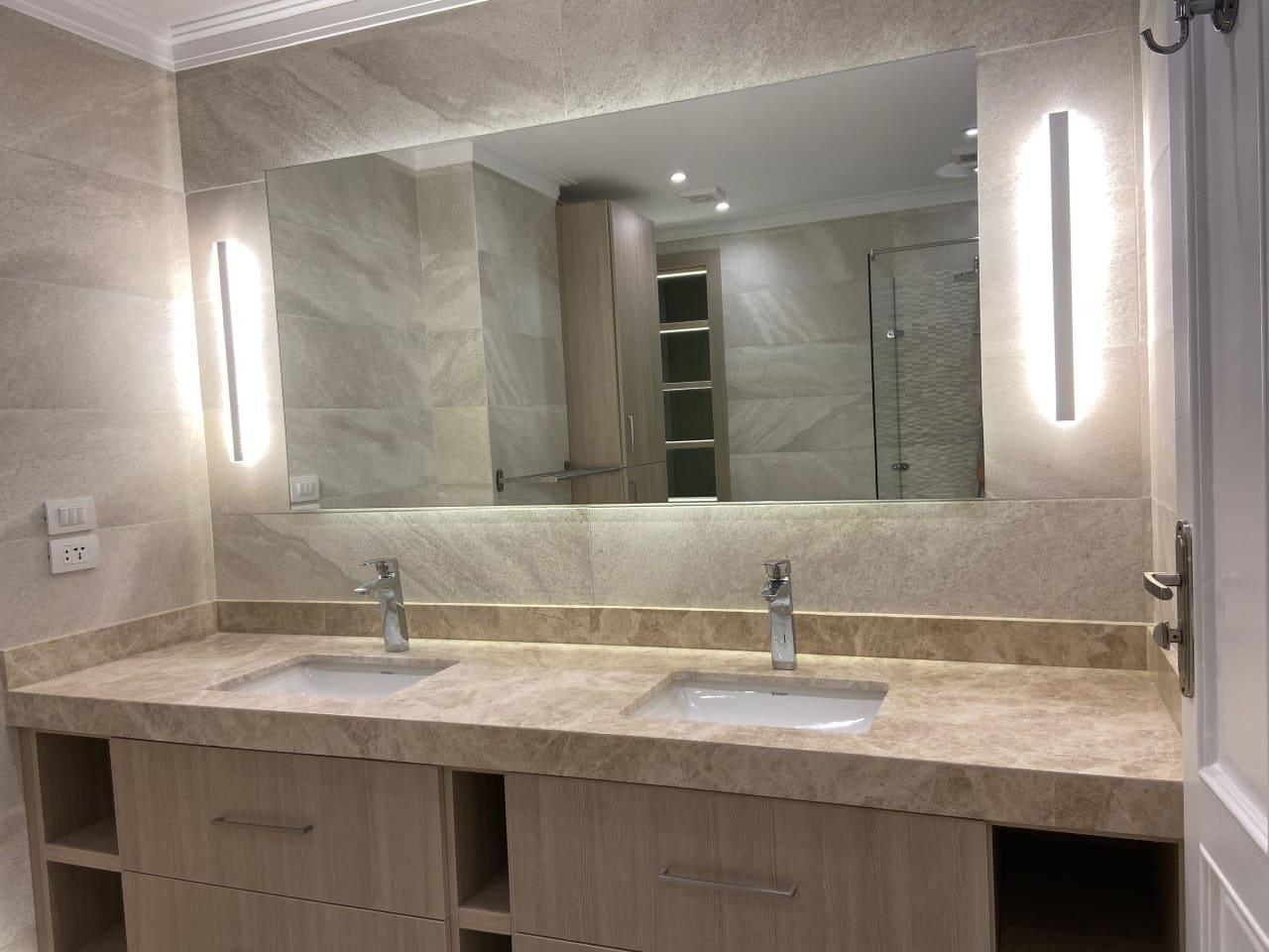 Specious Duplex Penthouse For Rent In Sarayat|500m².