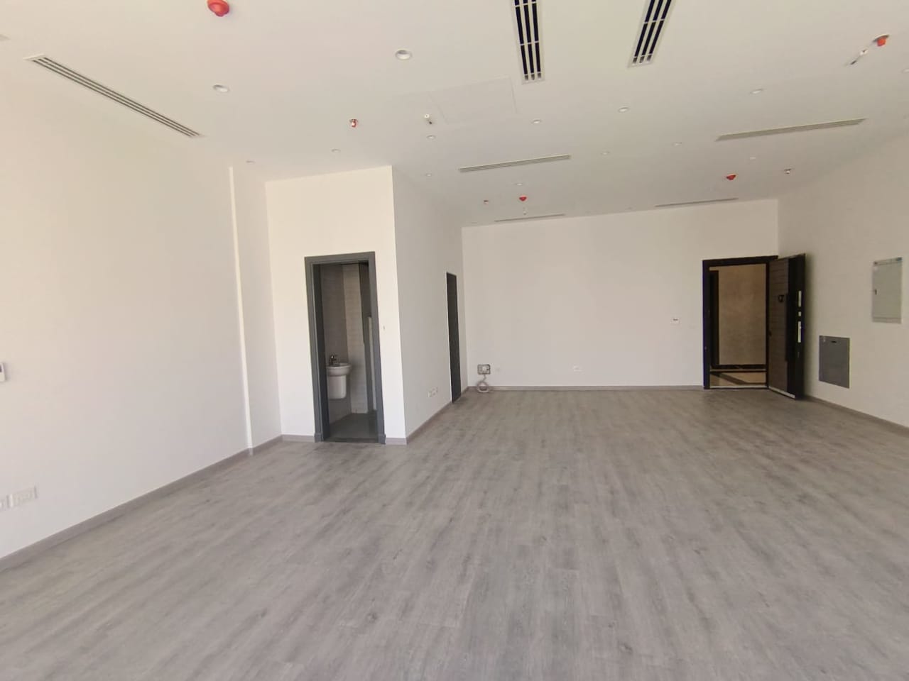 Modern Administrative Office | 100m² | For Rent Third Settlement.