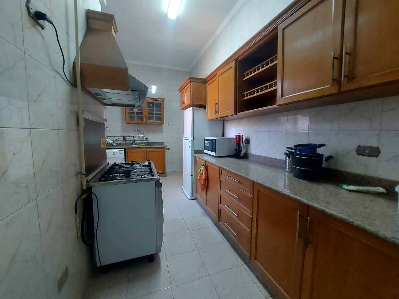Bright 3BR Apartmen with equipped Kitchen & Balcony
