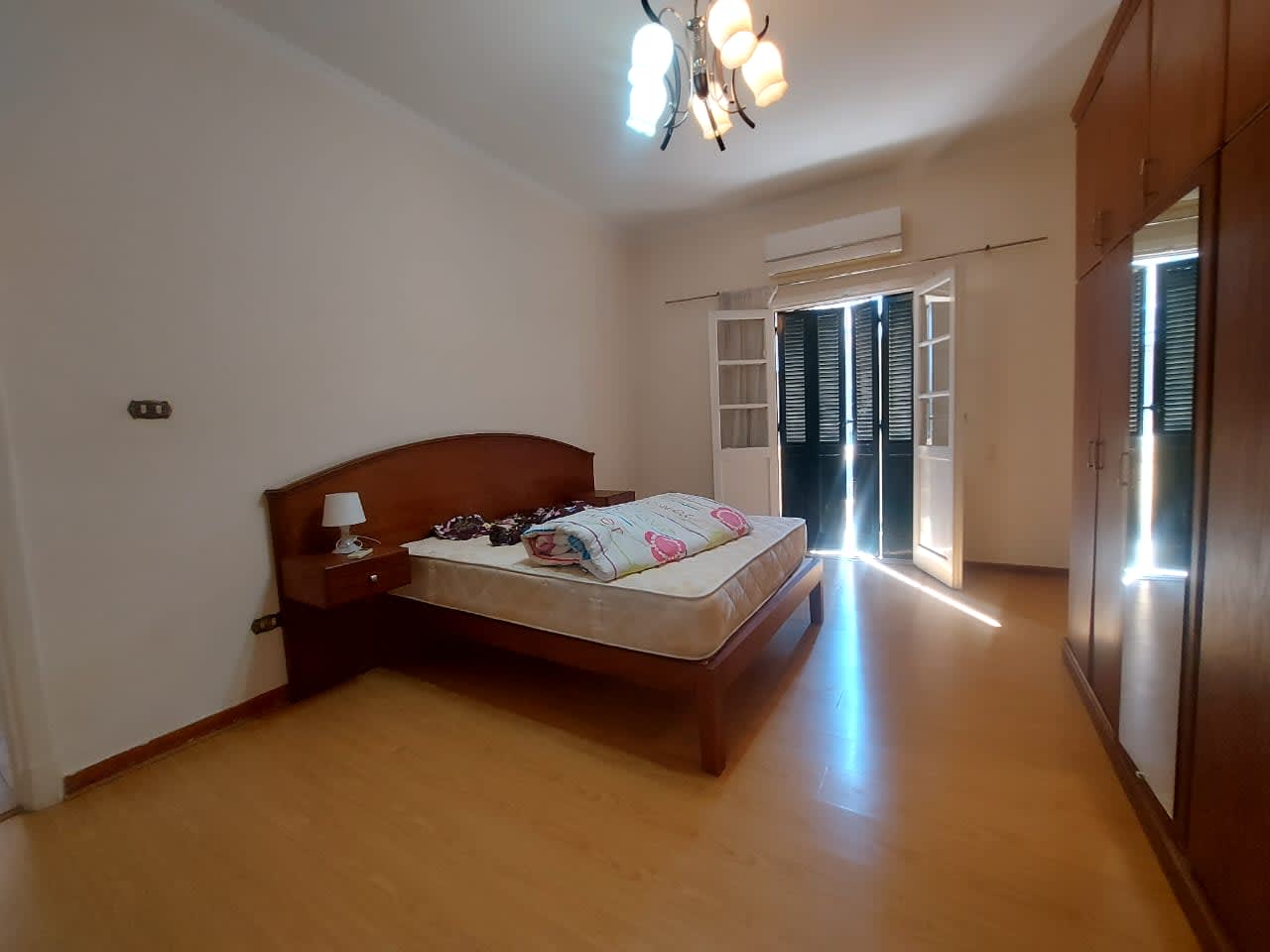 Bright 3BR Apartmen with equipped Kitchen & Balcony