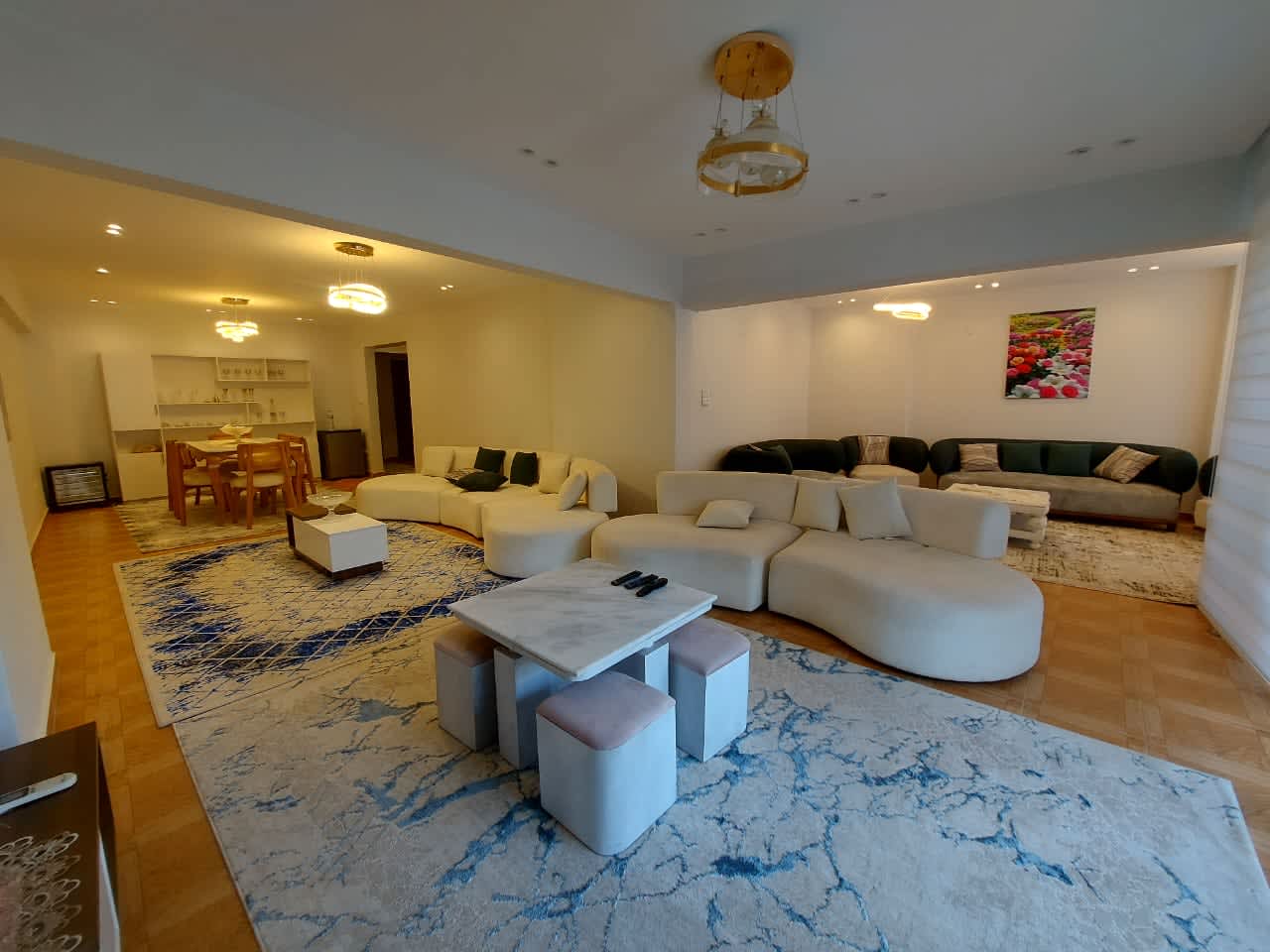 Sunny Apartment with Balcony in Garden City