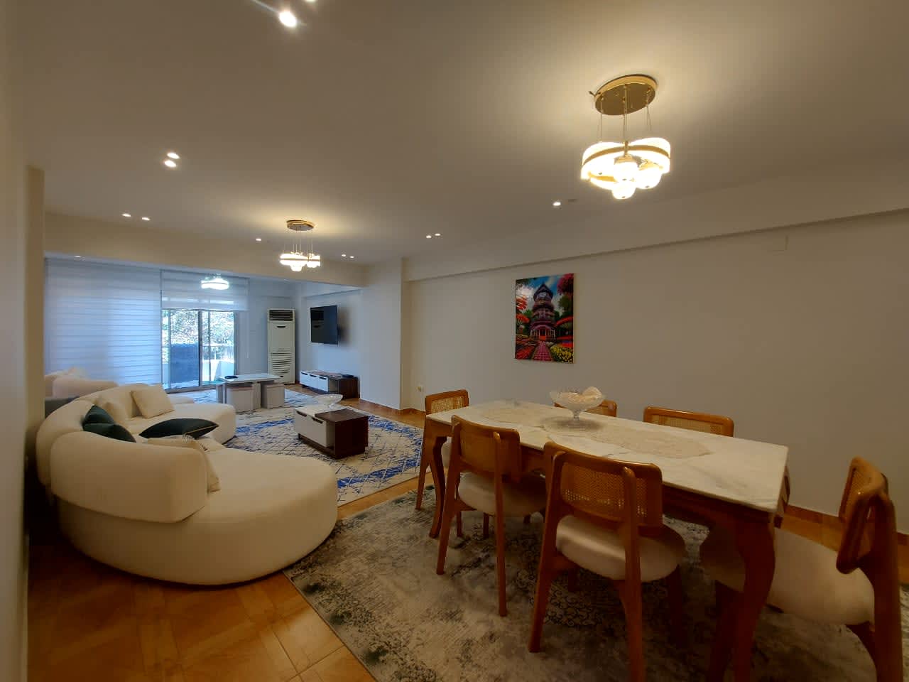 Sunny Apartment with Balcony in Garden City