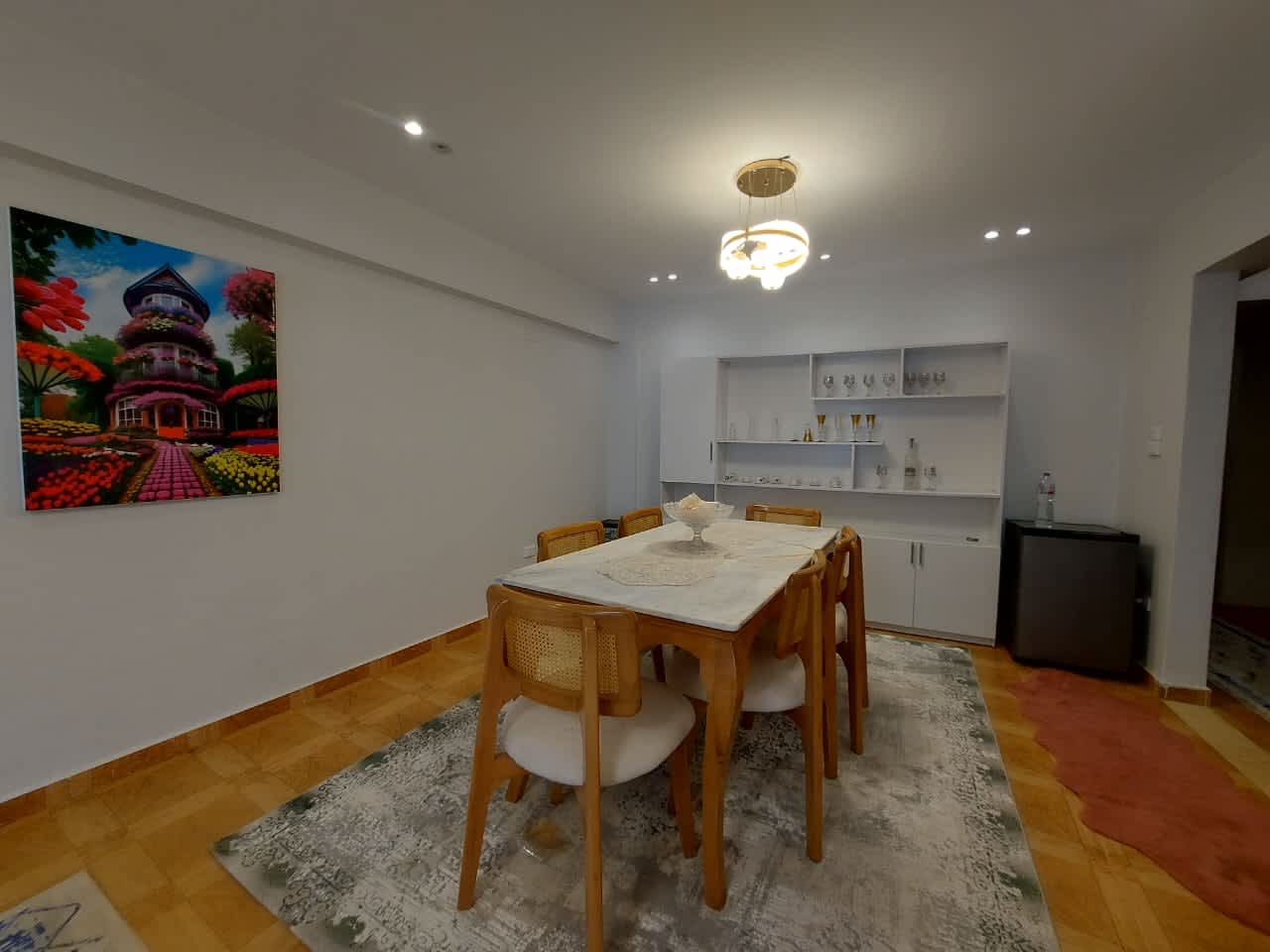 Sunny Apartment with Balcony in Garden City