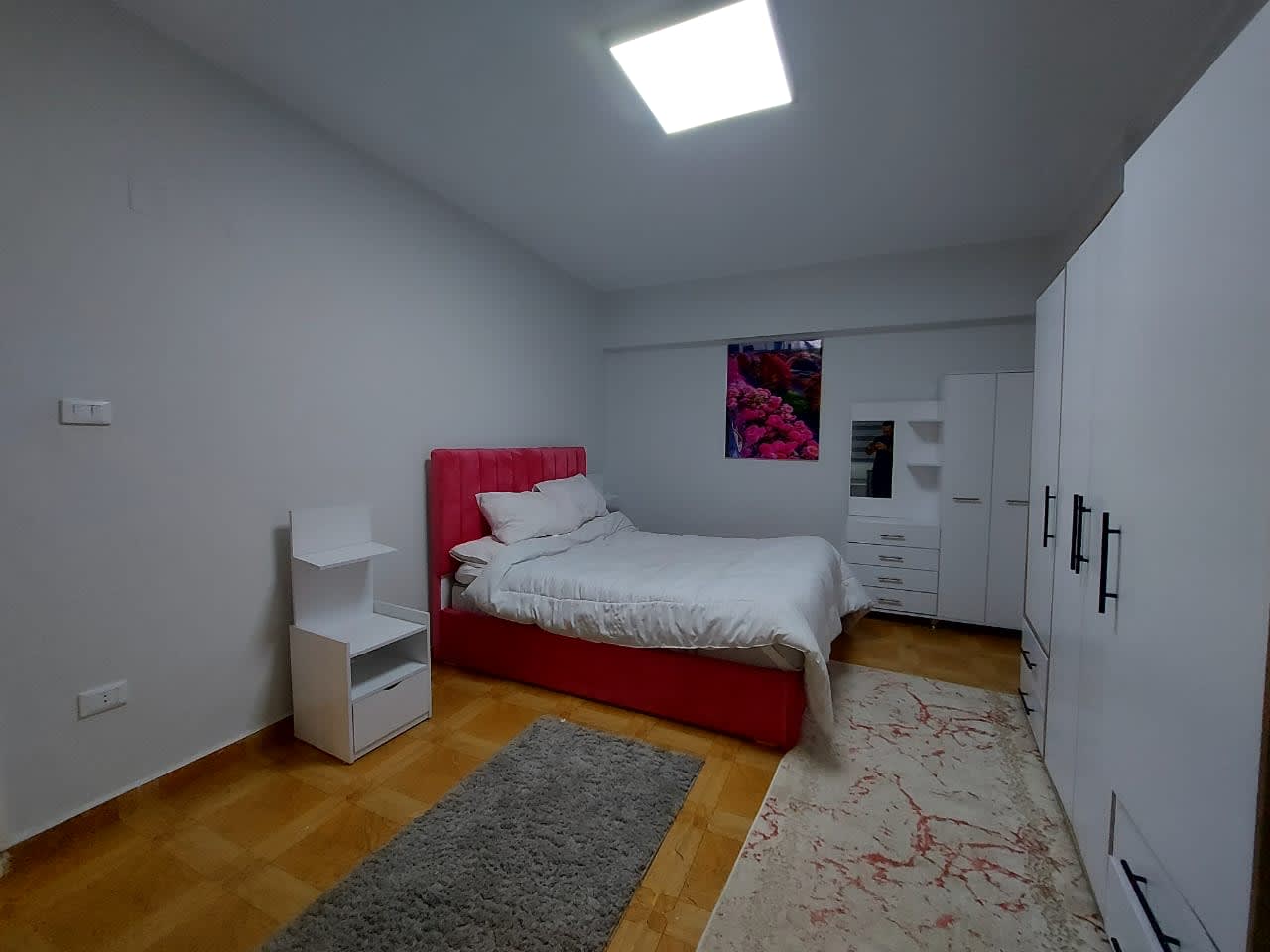 Sunny Apartment with Balcony in Garden City