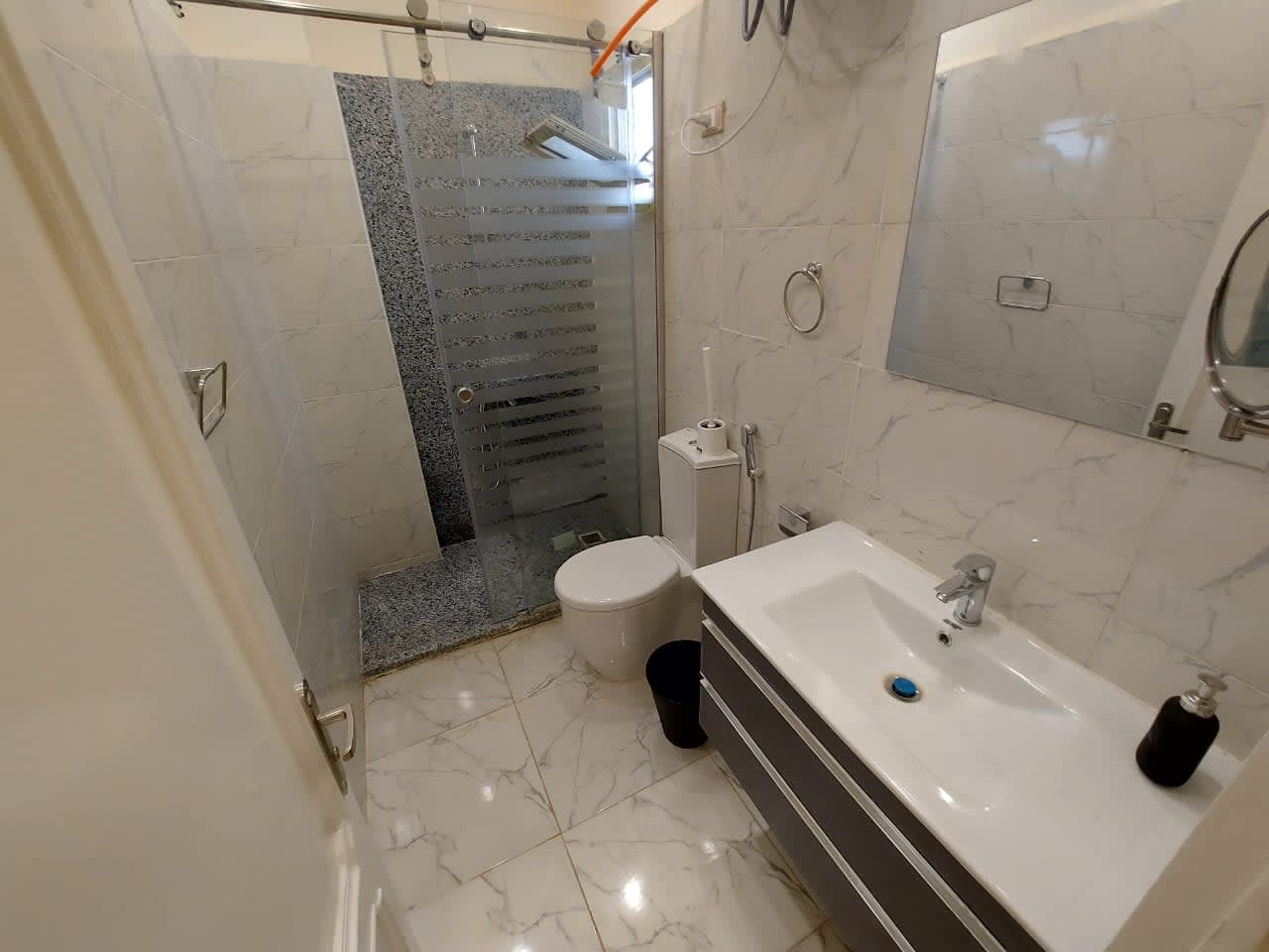 Stylish 2 Bedroom Apartment In Garden City