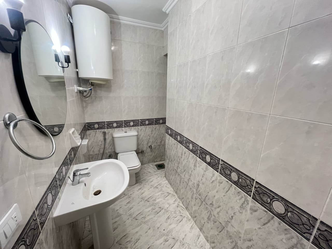 Spacious 4 Bedroom Apartment with Terrace & Pool Access
