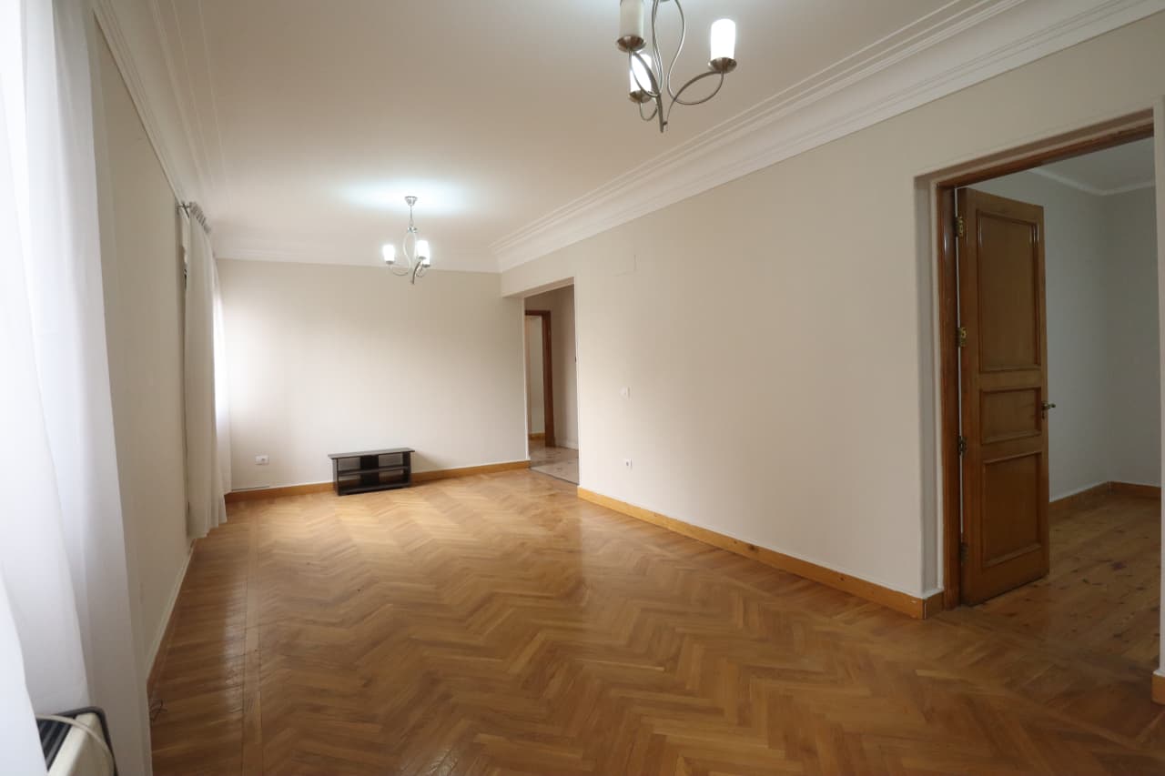Spacious 4BR Apartment with Green Views
