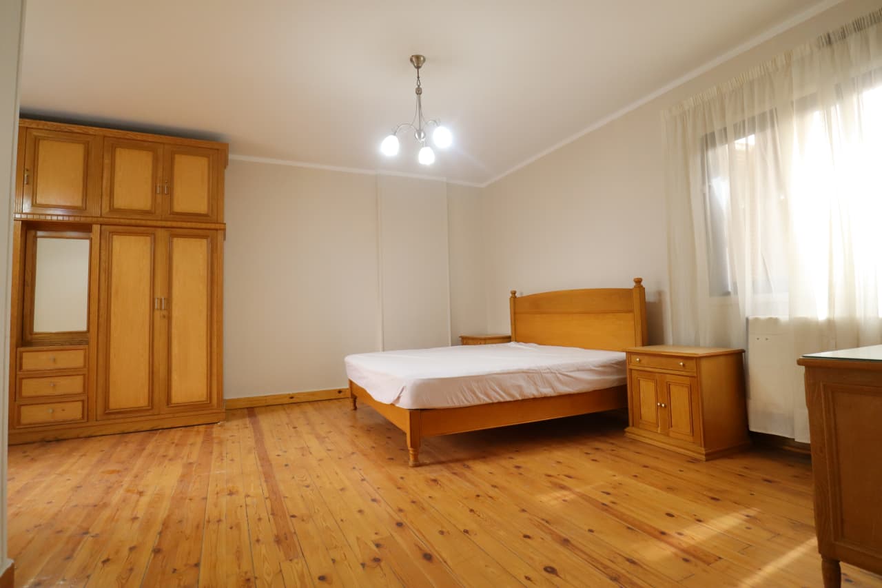 Spacious 4BR Apartment with Green Views