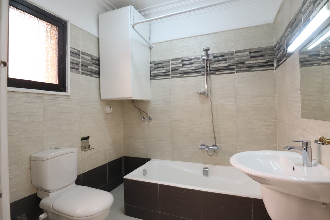 Spacious 4BR Apartment with Green Views