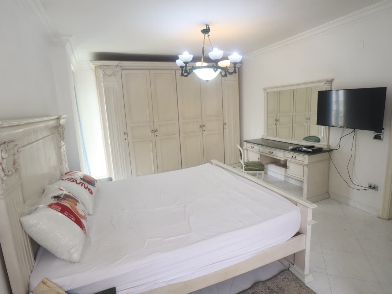 Elegant Modern Furnished Apartment In Prime Maadi Sarayat.