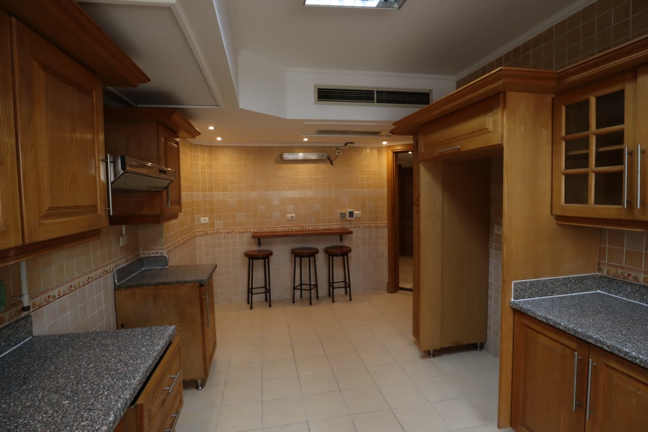 Sunny 5-Bedroom Apartment in Maadi Sarayat