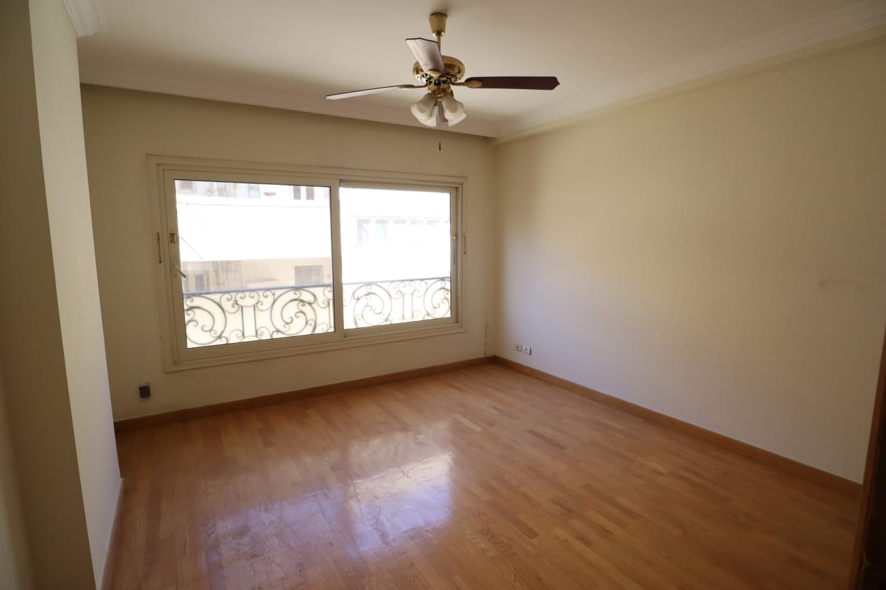 Sunny 5-Bedroom Apartment in Maadi Sarayat