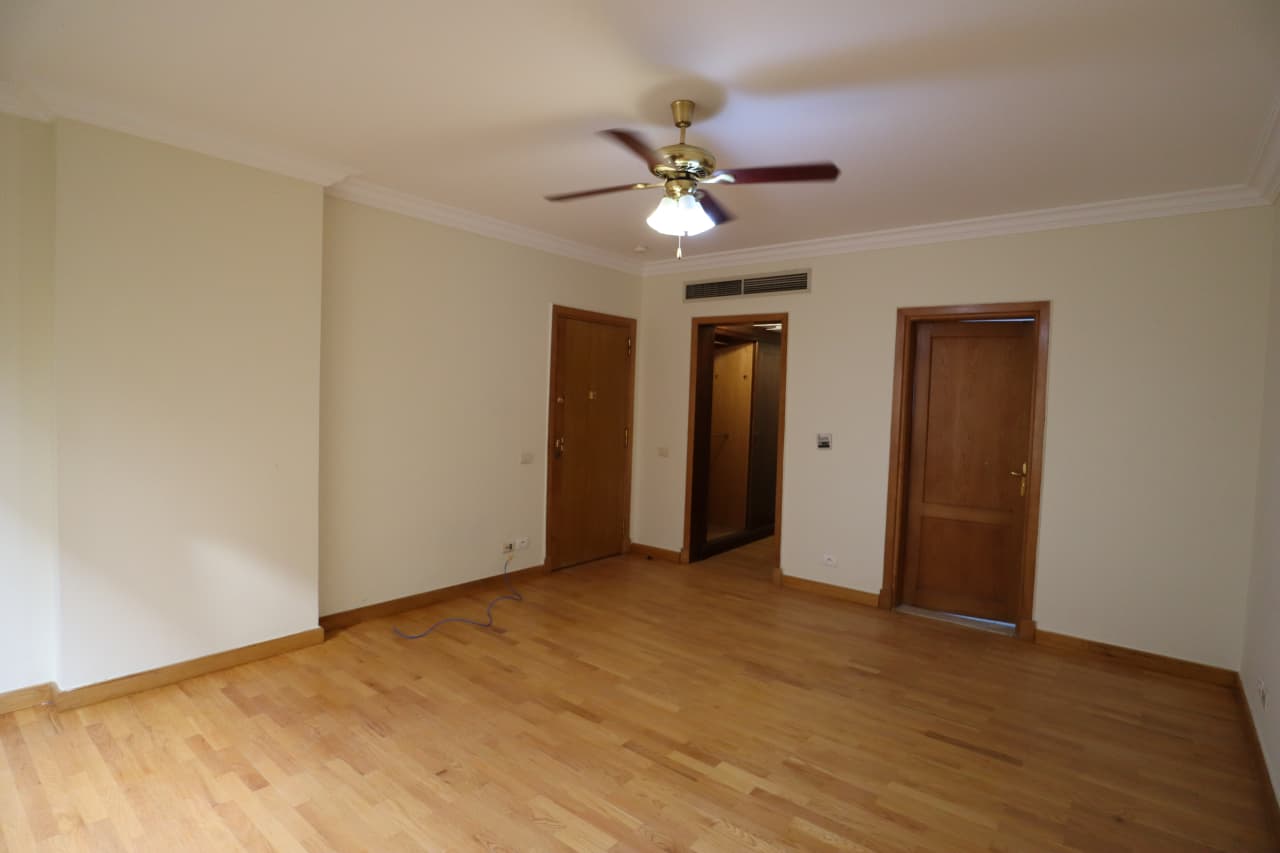 Sunny 5-Bedroom Apartment in Maadi Sarayat
