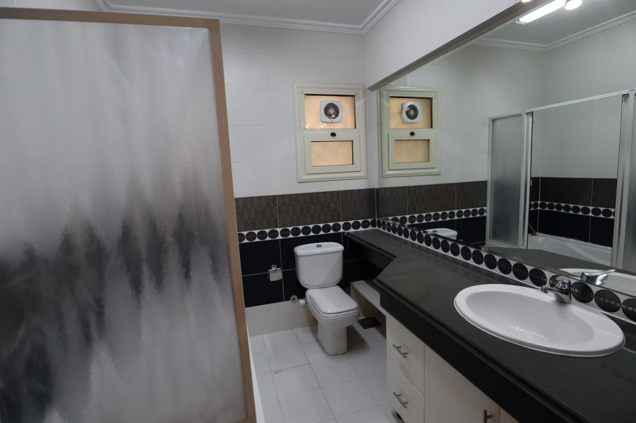 Sunny 5-Bedroom Apartment in Maadi Sarayat