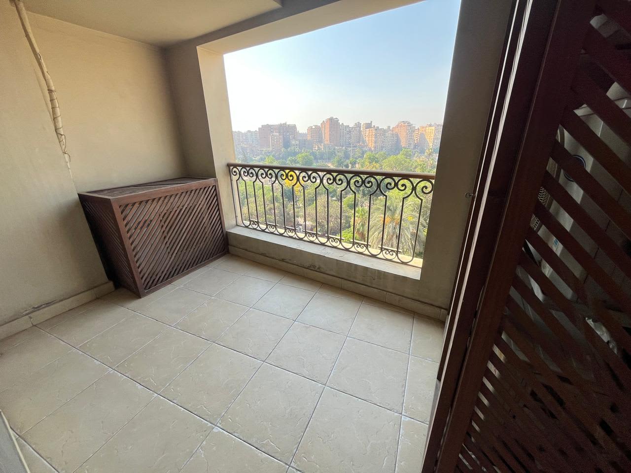 Spacious 4-Bedroom Apartment with Gym and Pool Access