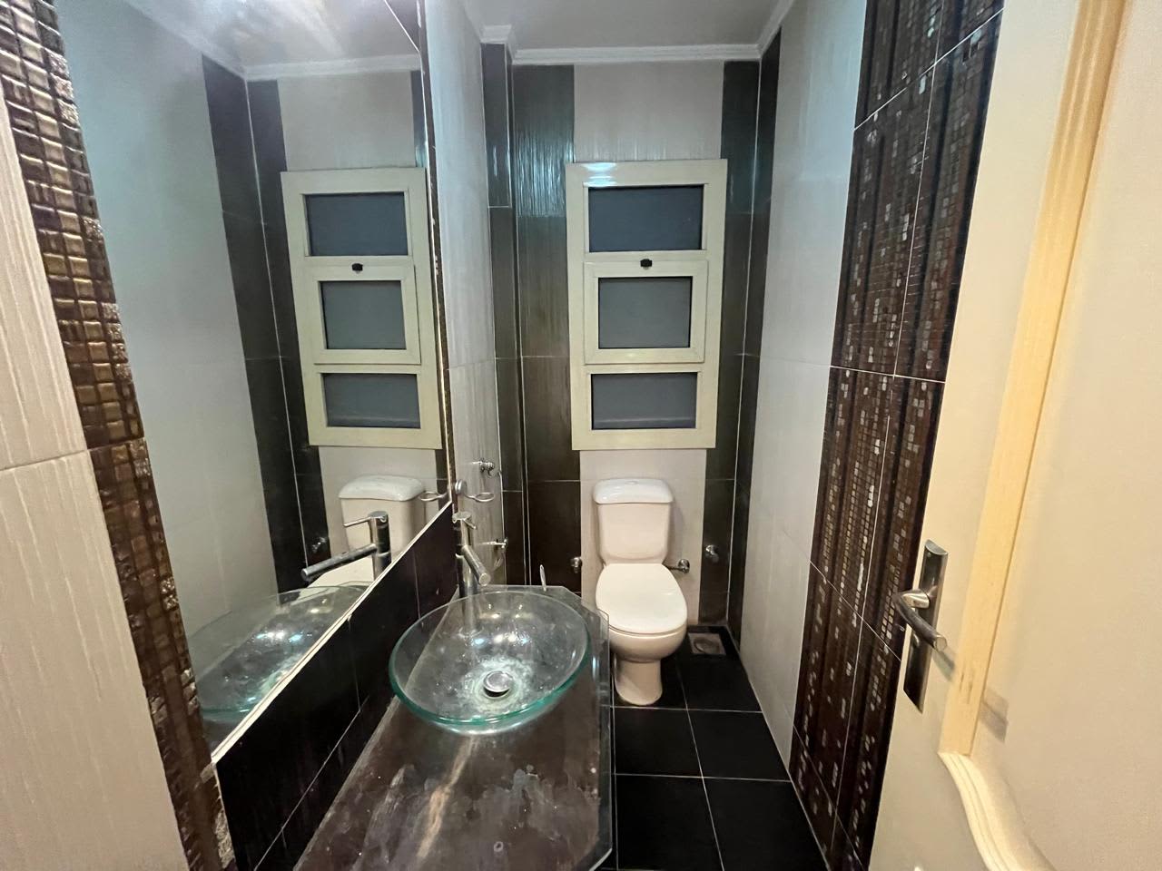 Spacious 4-Bedroom Apartment with Gym and Pool Access