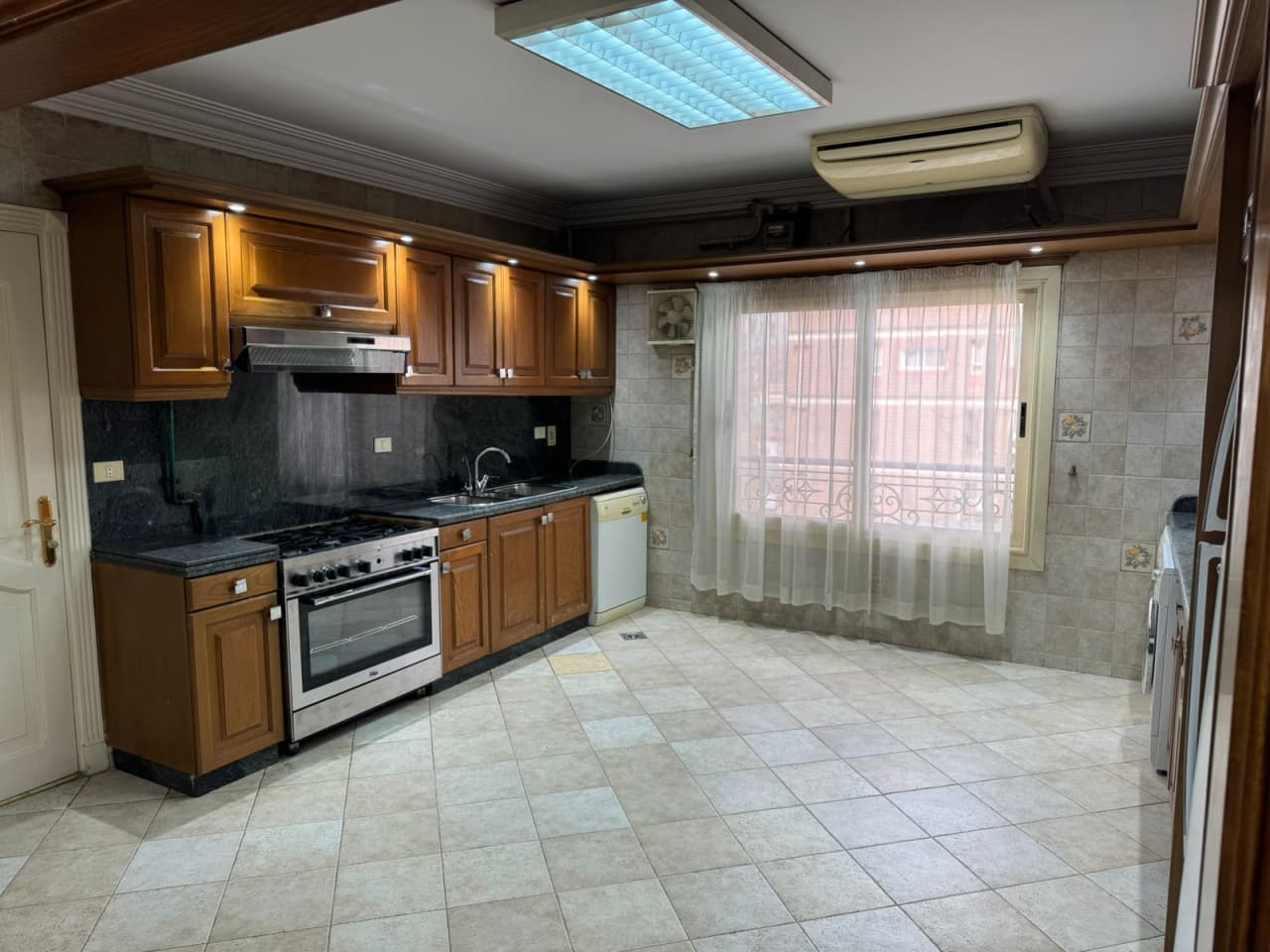 Chic & Modern Apartment For Rent In Maadi Degla.