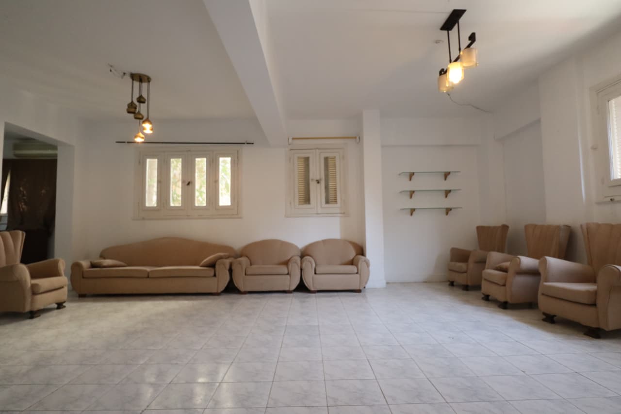 5 bedroom Apartment for rent in Degla
