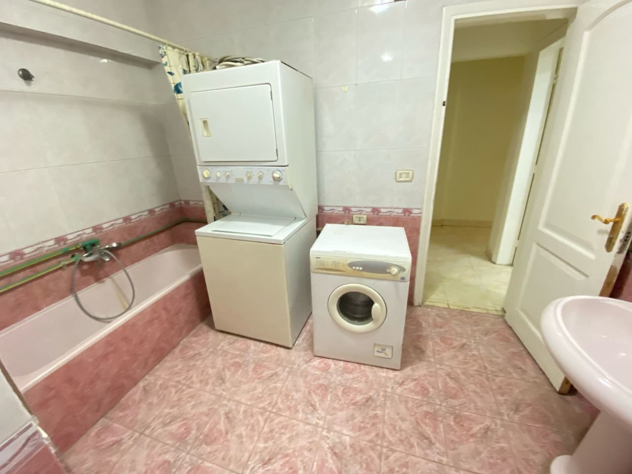 Furnished 3BR Apartment near Daily amenities