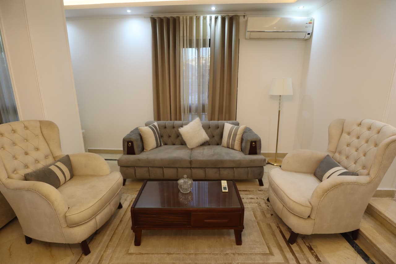 Bright 200 sqm Apartment Near CAC
