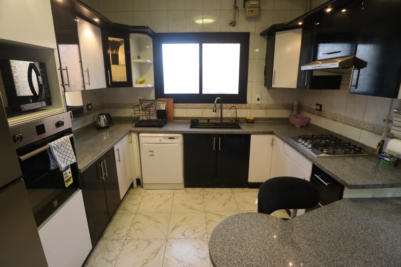 Bright 200 sqm Apartment Near CAC
