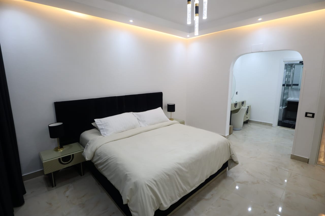 Bright 200 sqm Apartment Near CAC