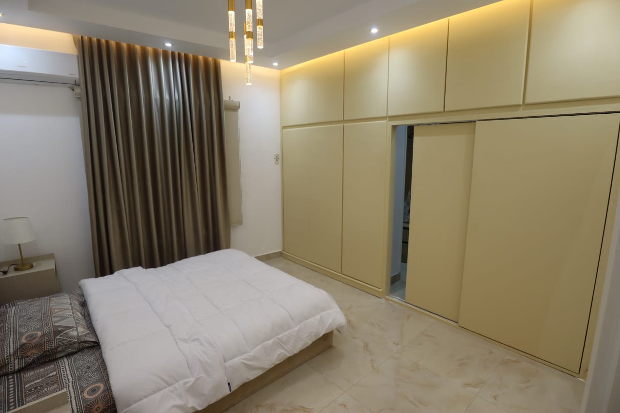 Bright 200 sqm Apartment Near CAC