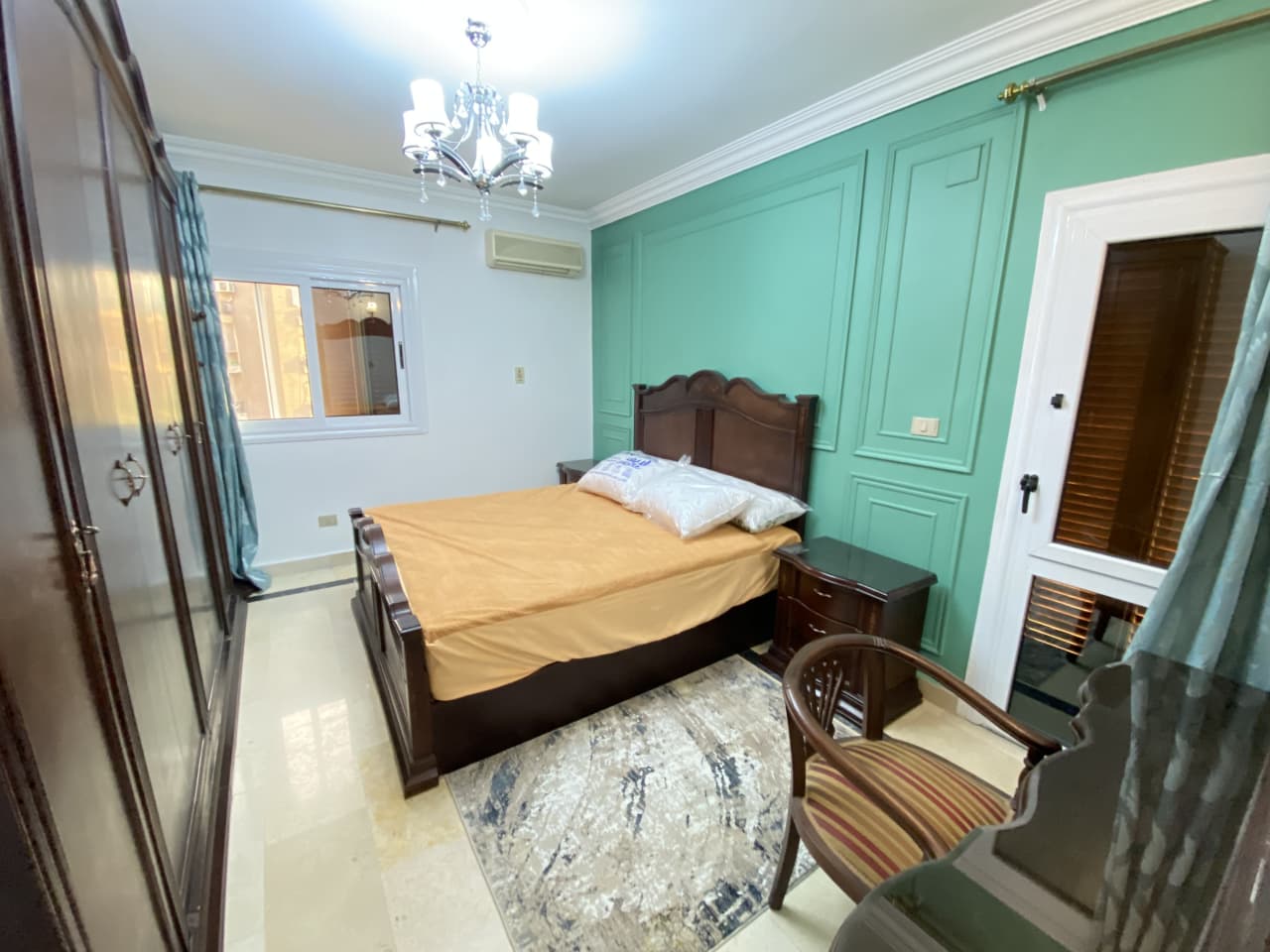 Bright 2-Bedroom Apartment with Green Views