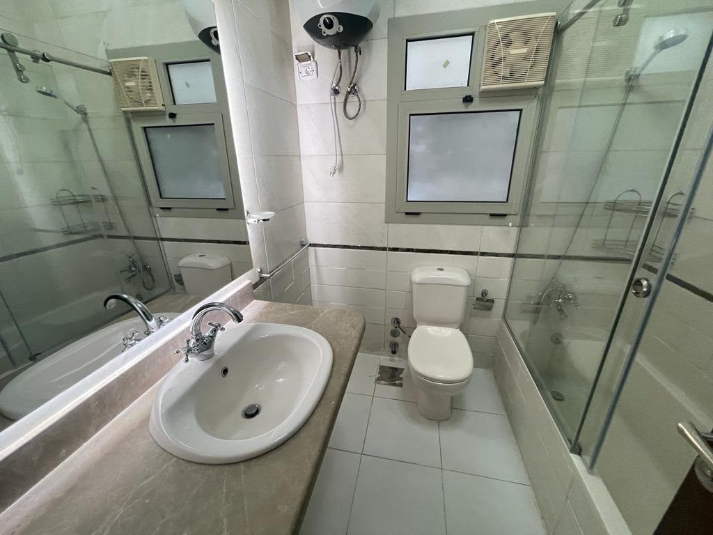 Sophisticated Pool-Access Apartment In Maadi Sarayat.