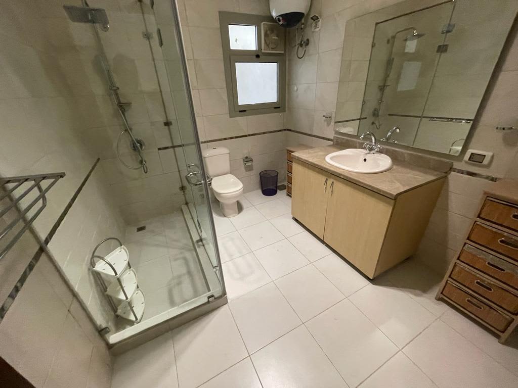 Sophisticated Pool-Access Apartment In Maadi Sarayat.