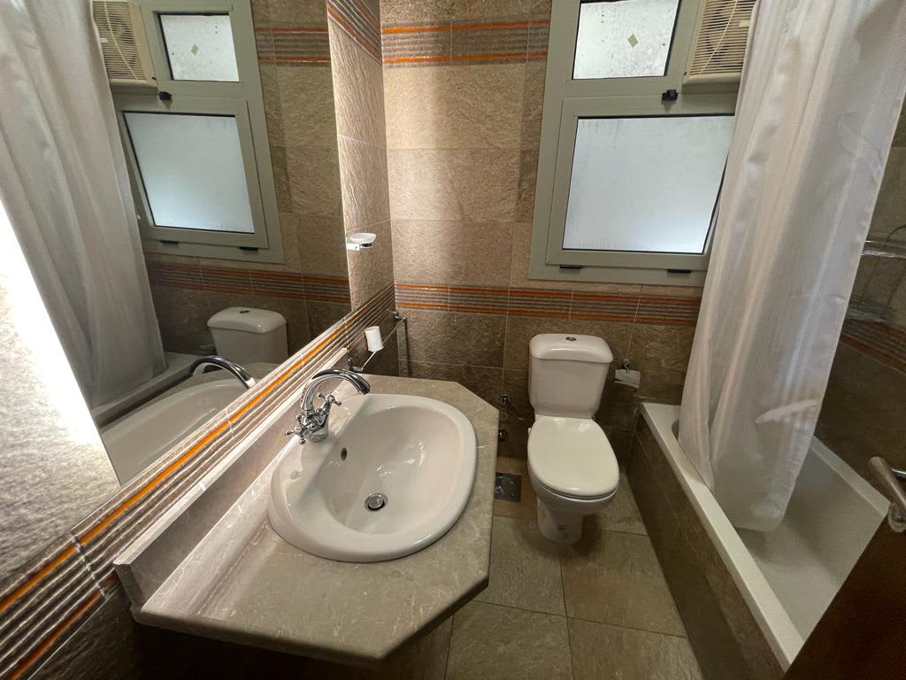 Sophisticated Pool-Access Apartment In Maadi Sarayat.