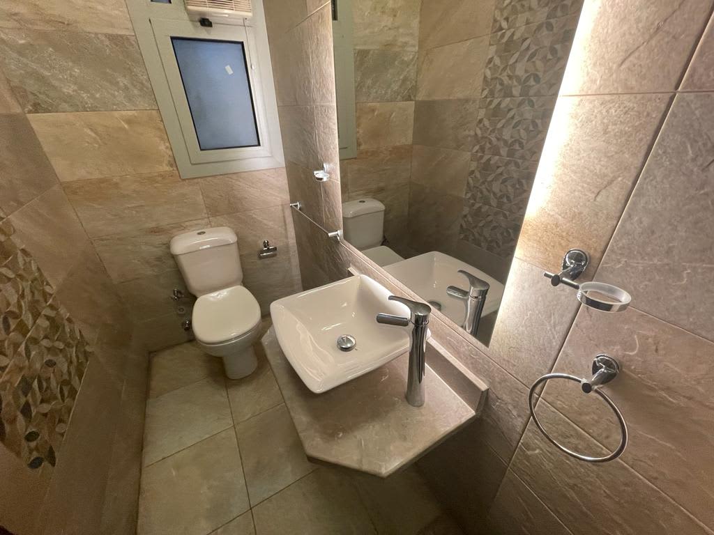 Sophisticated Pool-Access Apartment In Maadi Sarayat.