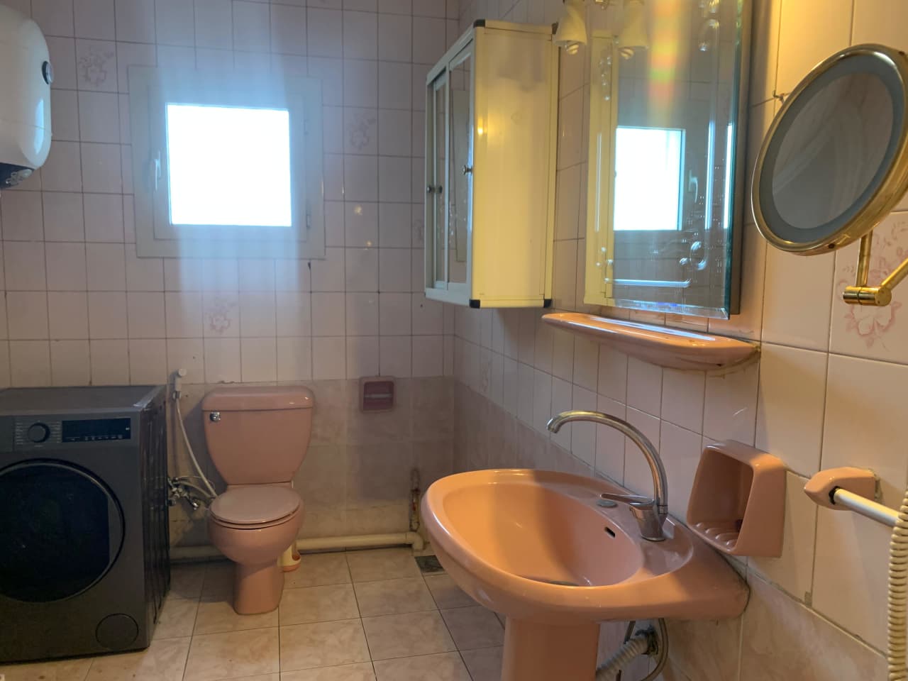 Bright 2-Bedroom Apartment with Open Views