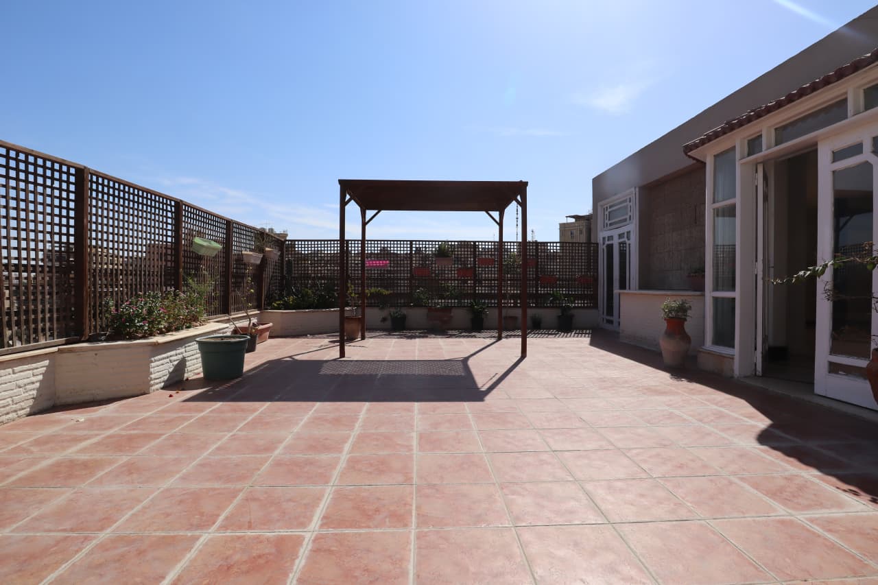 Stunning Penthouse With Expansive Terrace In Maadi Degla.