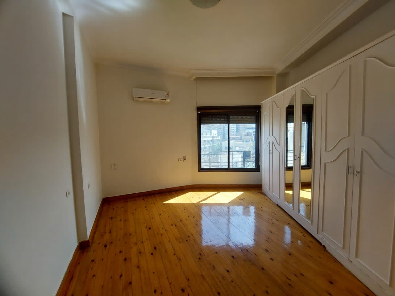 Stunning Penthouse With Expansive Terrace In Maadi Degla.