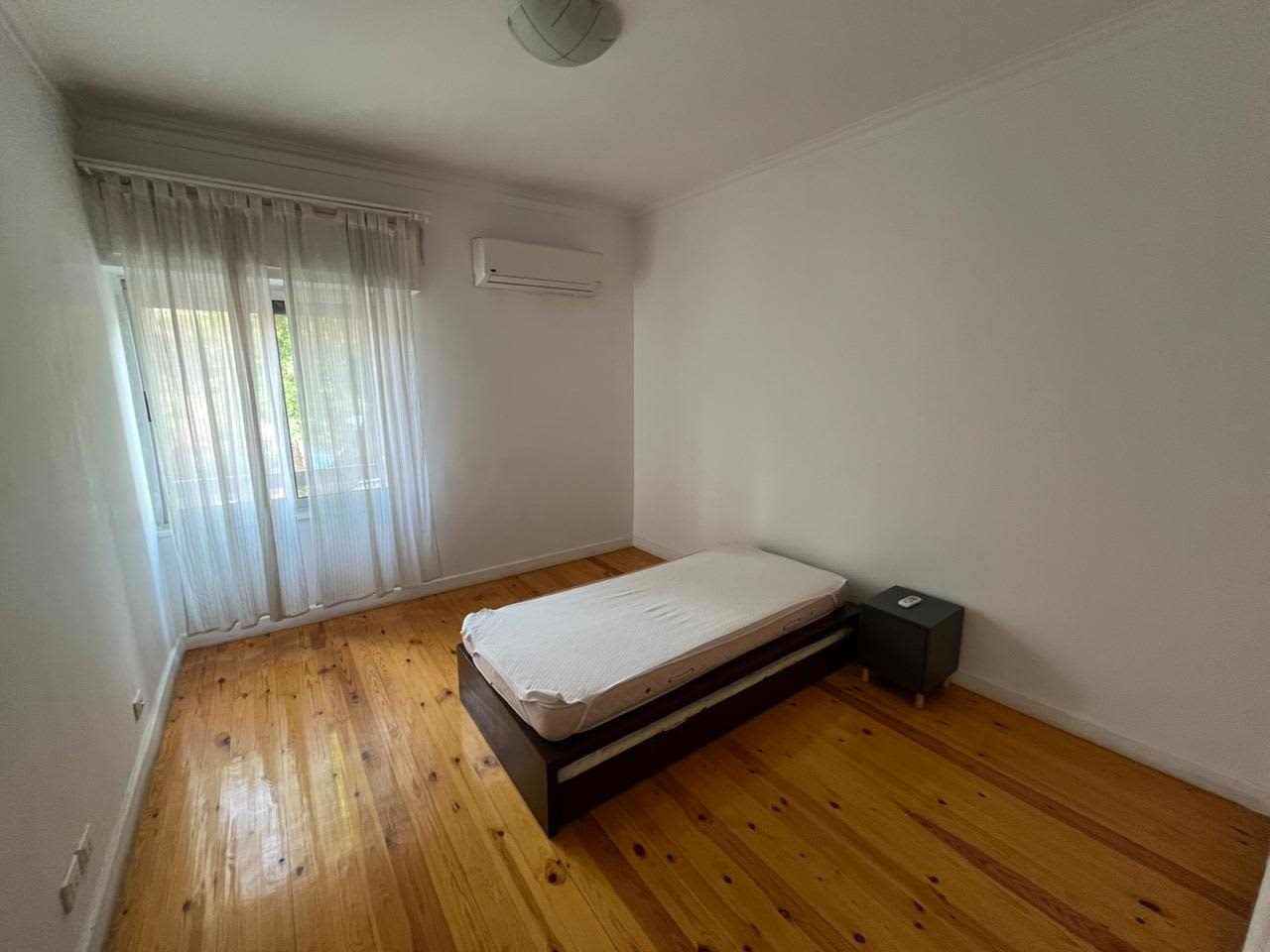 Spacious 200 sqm Apartment with Private Balcony in Degla