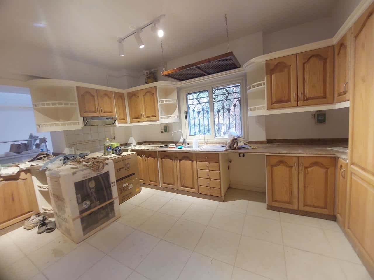 Luxury 5-Bedroom Apartment with Pool Access