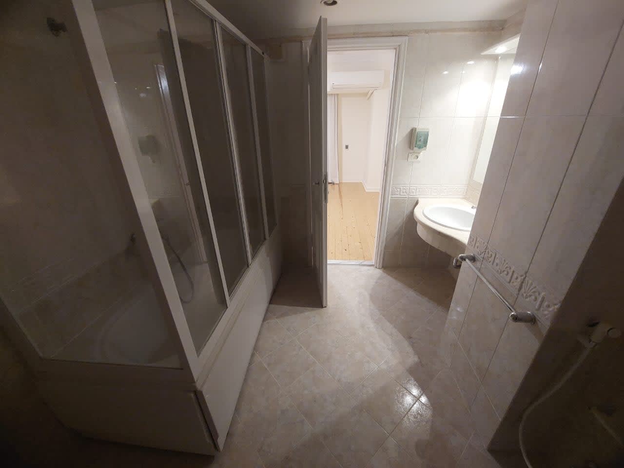 Luxury 5-Bedroom Apartment with Pool Access