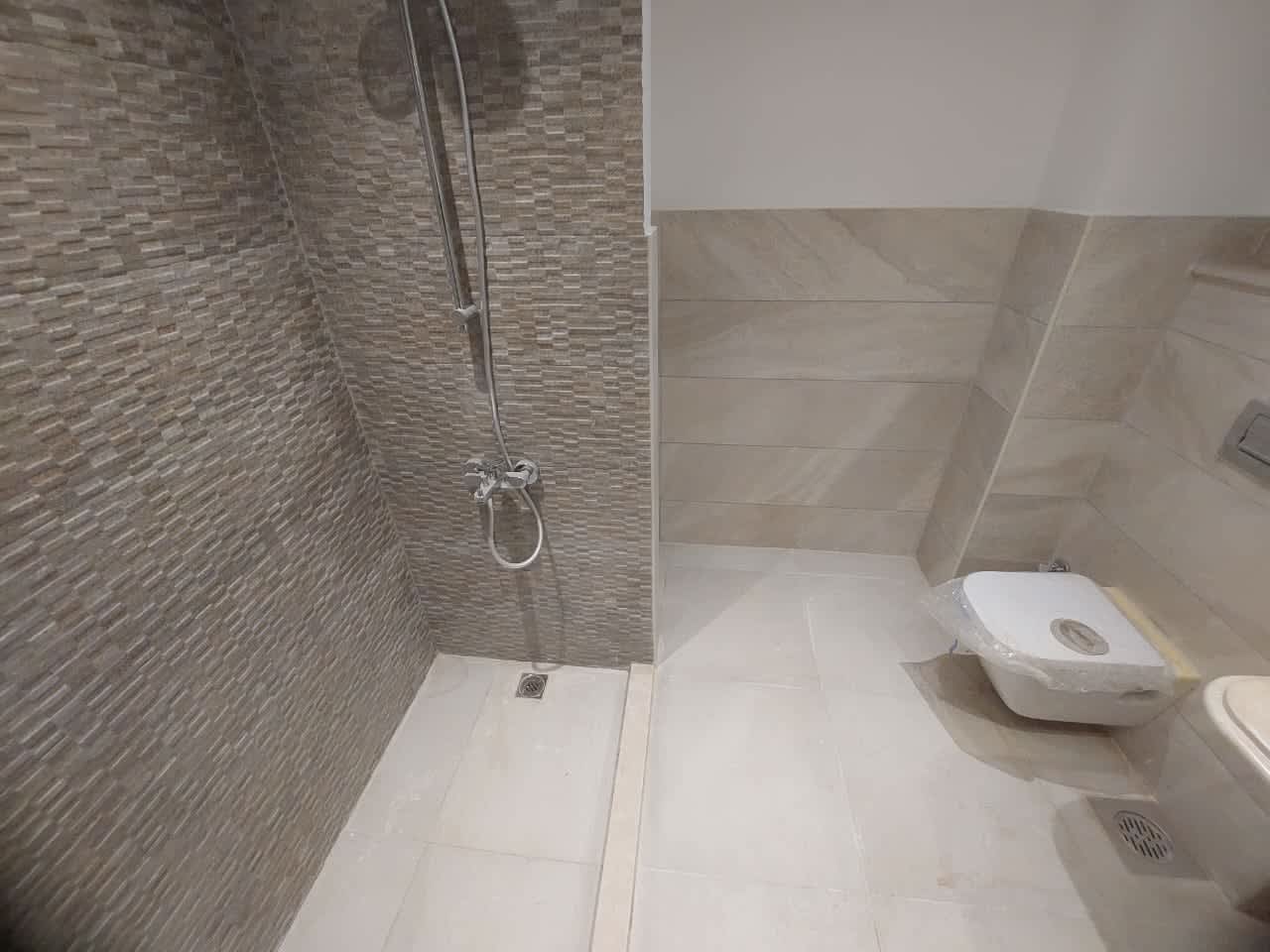 Luxury 5-Bedroom Apartment with Pool Access