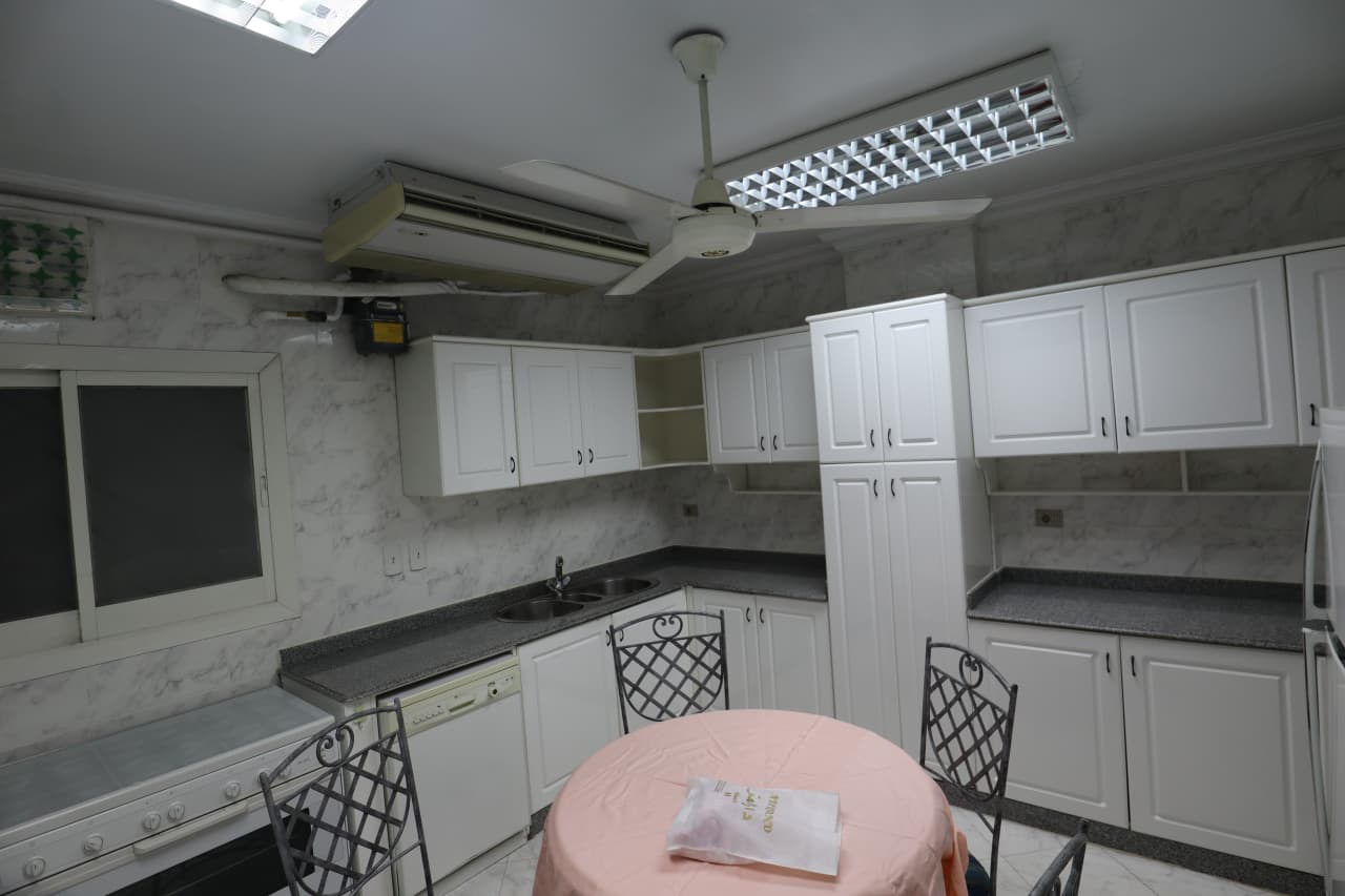 Live in Luxury: Stunning Apartment In Maadi Sarayat.