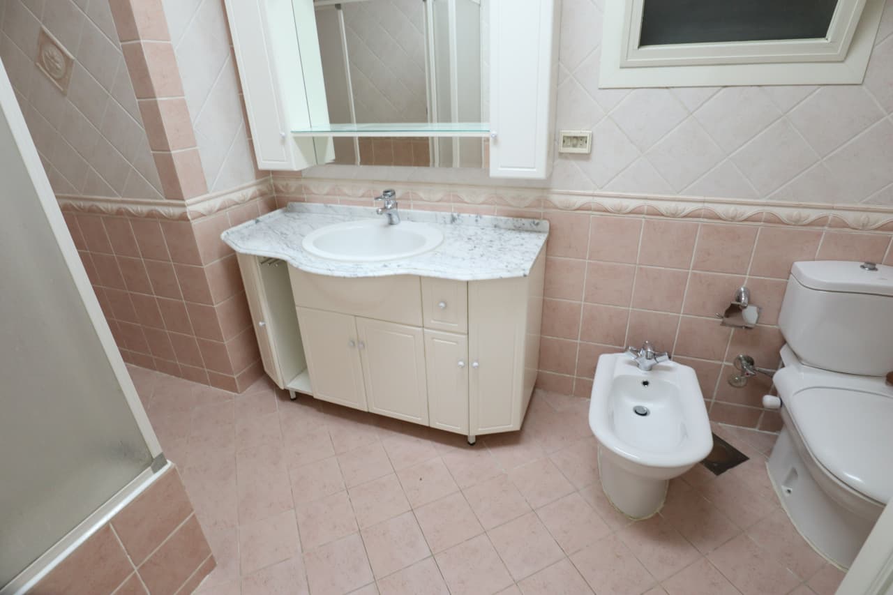 Live in Luxury: Stunning Apartment In Maadi Sarayat.