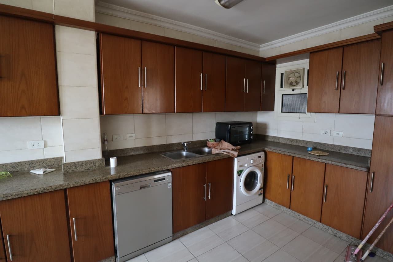 Stunning Duplex Penthouse With Large Terrace & City Views.